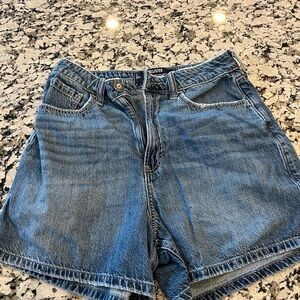 Hollister Women's Ultra High-Rise 90s Shorts